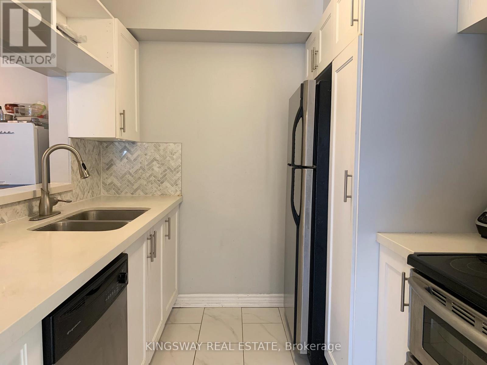 922 - 95 Trailwood Drive, Mississauga, Ontario  L4Z 3L2 - Photo 3 - W12788540