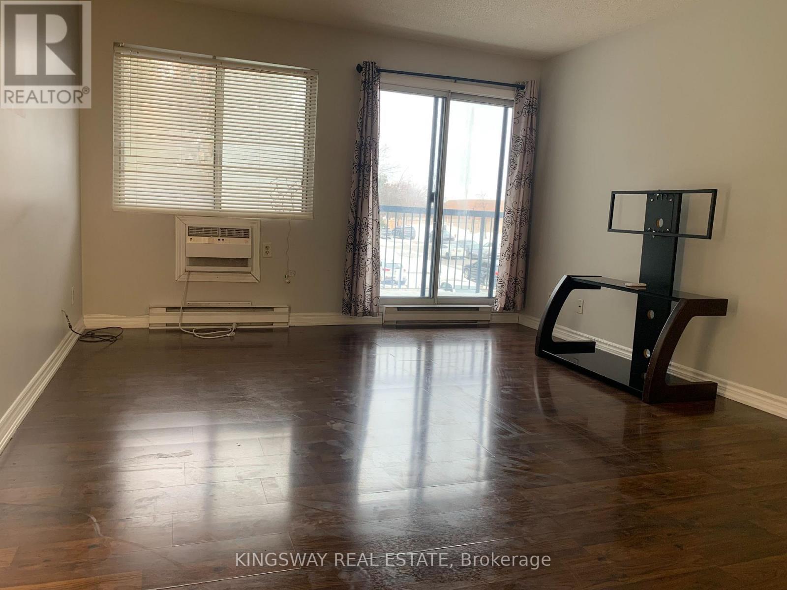 922 - 95 Trailwood Drive, Mississauga, Ontario  L4Z 3L2 - Photo 5 - W12788540