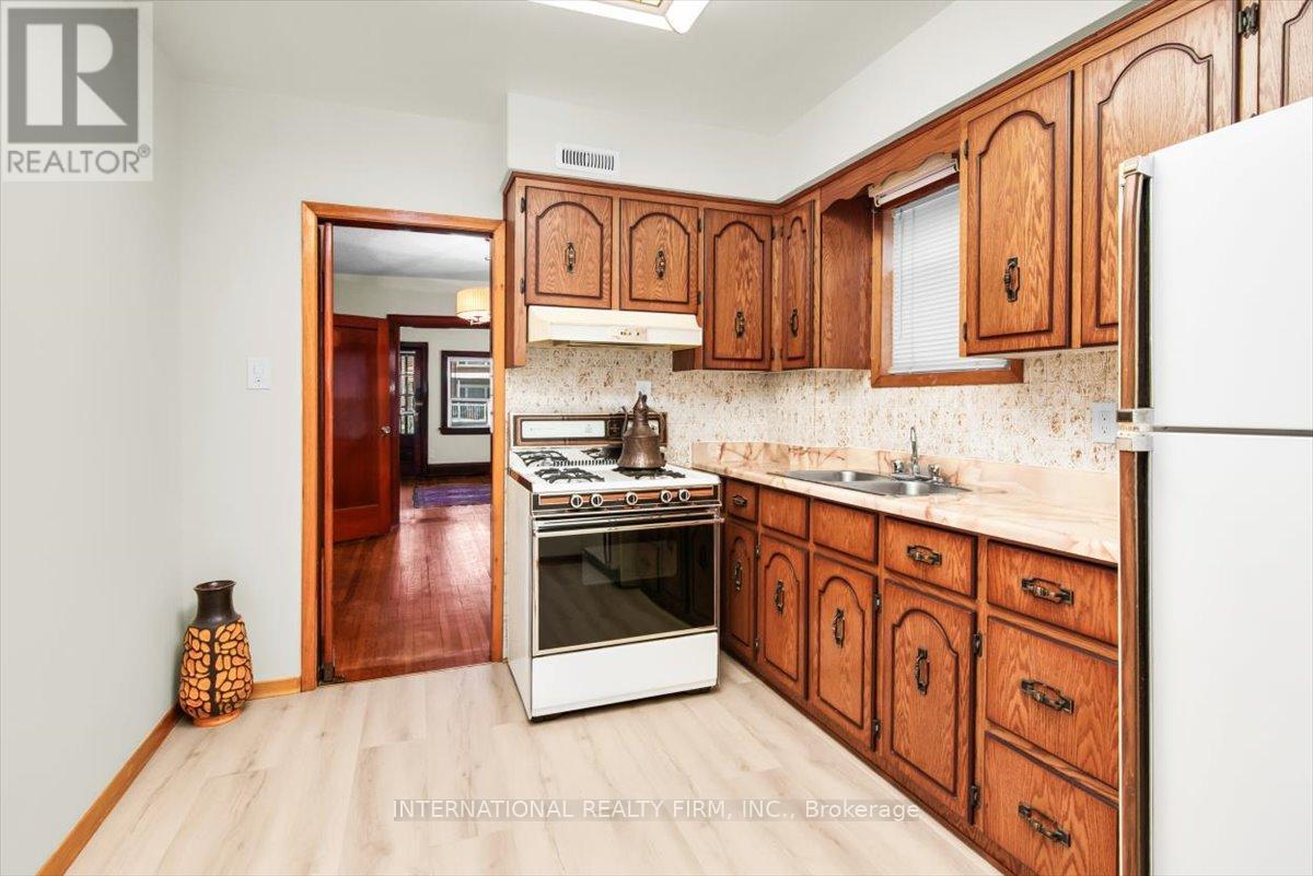 41 Branstone Road, Toronto, Ontario  M6E 4E3 - Photo 10 - W12788576