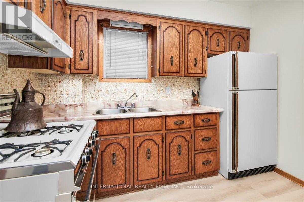 41 Branstone Road, Toronto, Ontario  M6E 4E3 - Photo 9 - W12788576