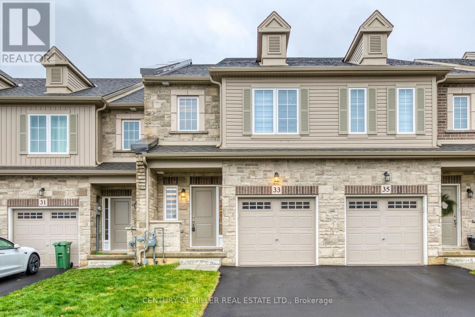 33 BEASLEY GROVE, Hamilton, Ontario