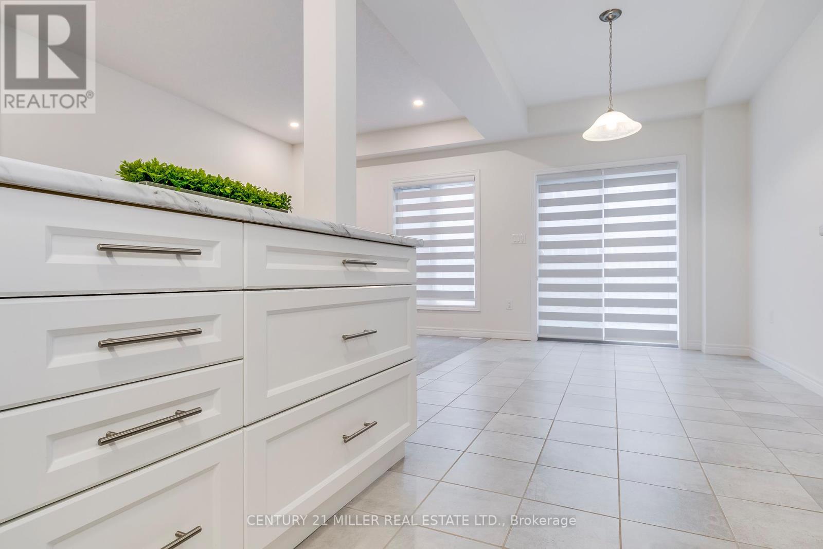 33 Beasley Grove, Hamilton, Ontario  L9K 0J9 - Photo 10 - X12788556