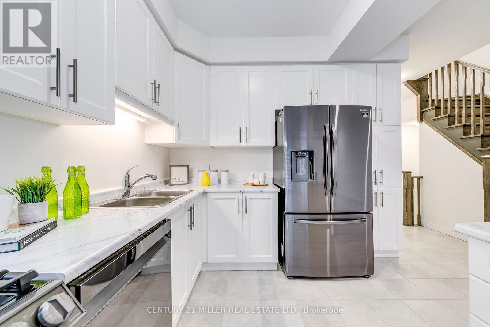 33 Beasley Grove, Hamilton, Ontario  L9K 0J9 - Photo 11 - X12788556