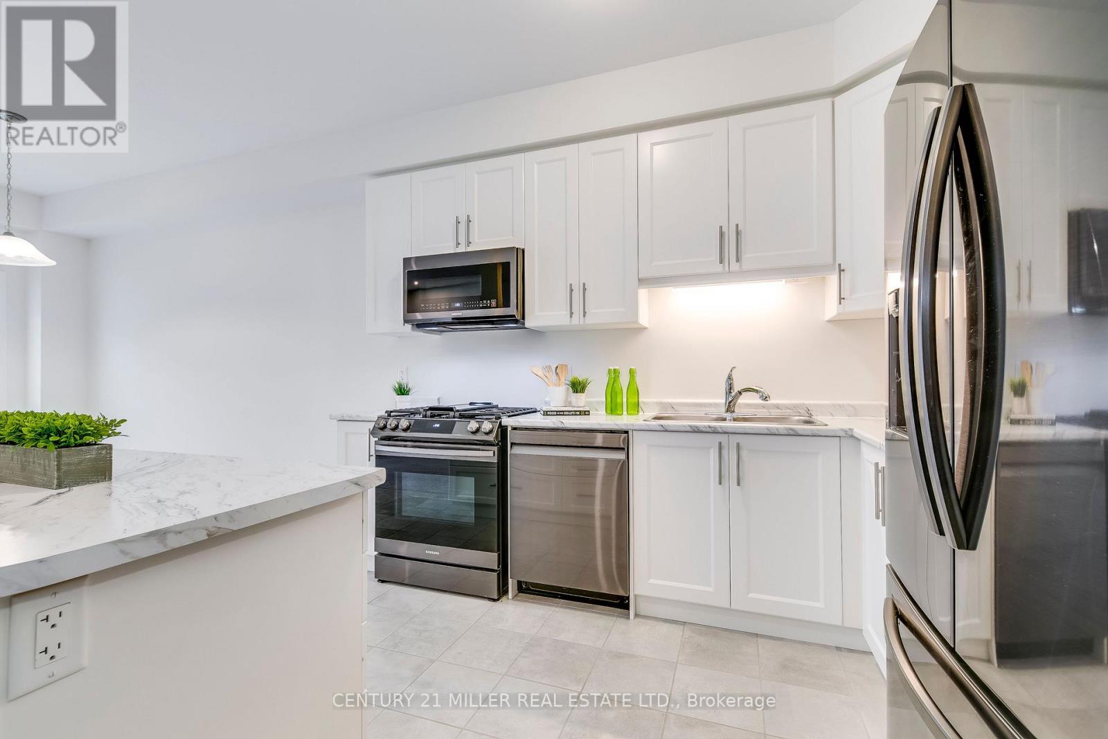 33 Beasley Grove, Hamilton, Ontario  L9K 0J9 - Photo 6 - X12788556