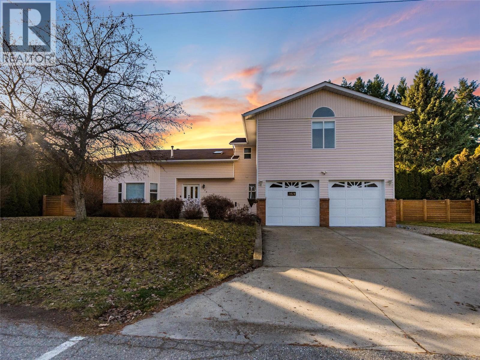 2628 6th Avenue, Castlegar, British Columbia