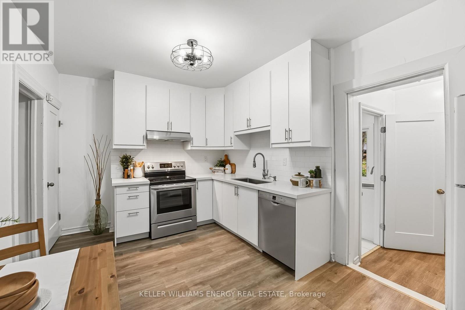 25 Spring Grove Avenue, Toronto, Ontario  M6N 3H2 - Photo 21 - W12788632