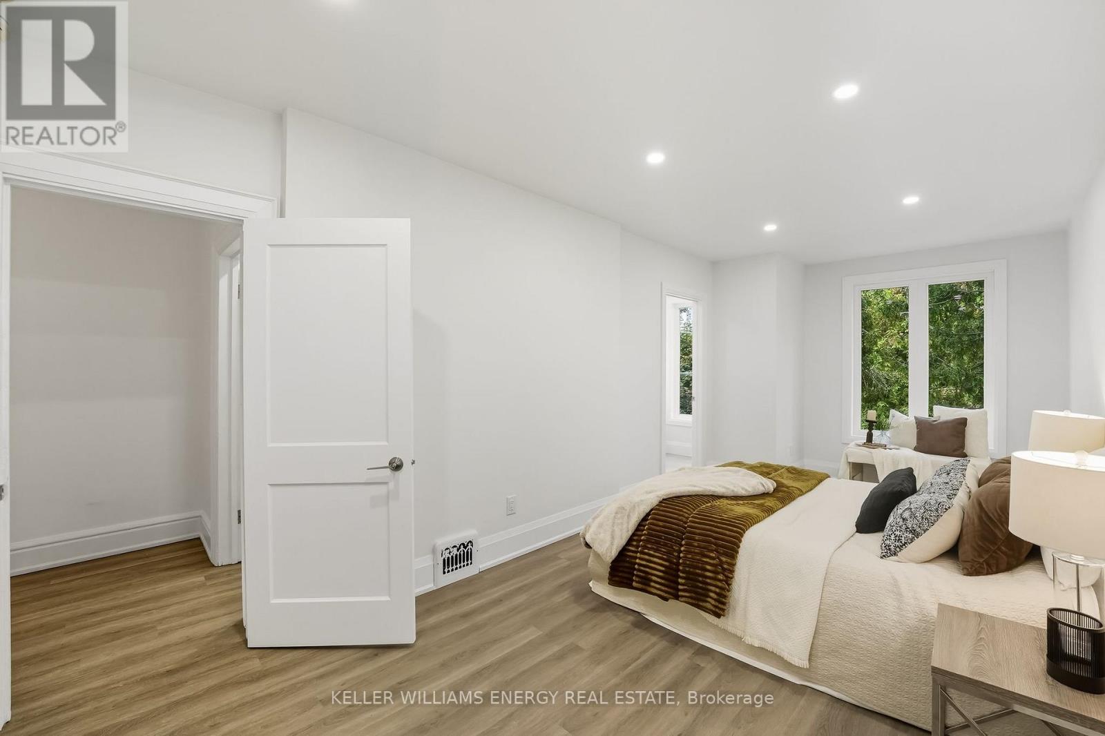 25 Spring Grove Avenue, Toronto, Ontario  M6N 3H2 - Photo 29 - W12788632