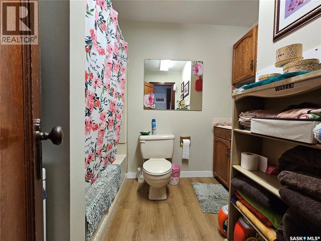 412 Iroquois Street W, Moose Jaw, Saskatchewan  S6H 5B3 - Photo 8 - SK028527