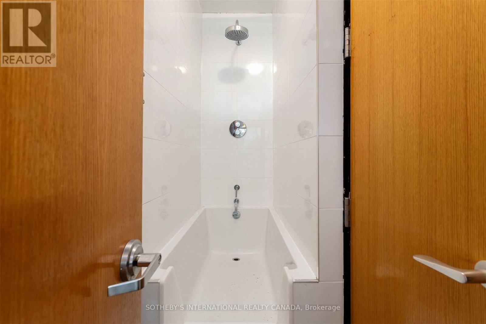 Main - 62 Summerhill Gardens, Toronto, Ontario  M4T 1B4 - Photo 17 - C12788118