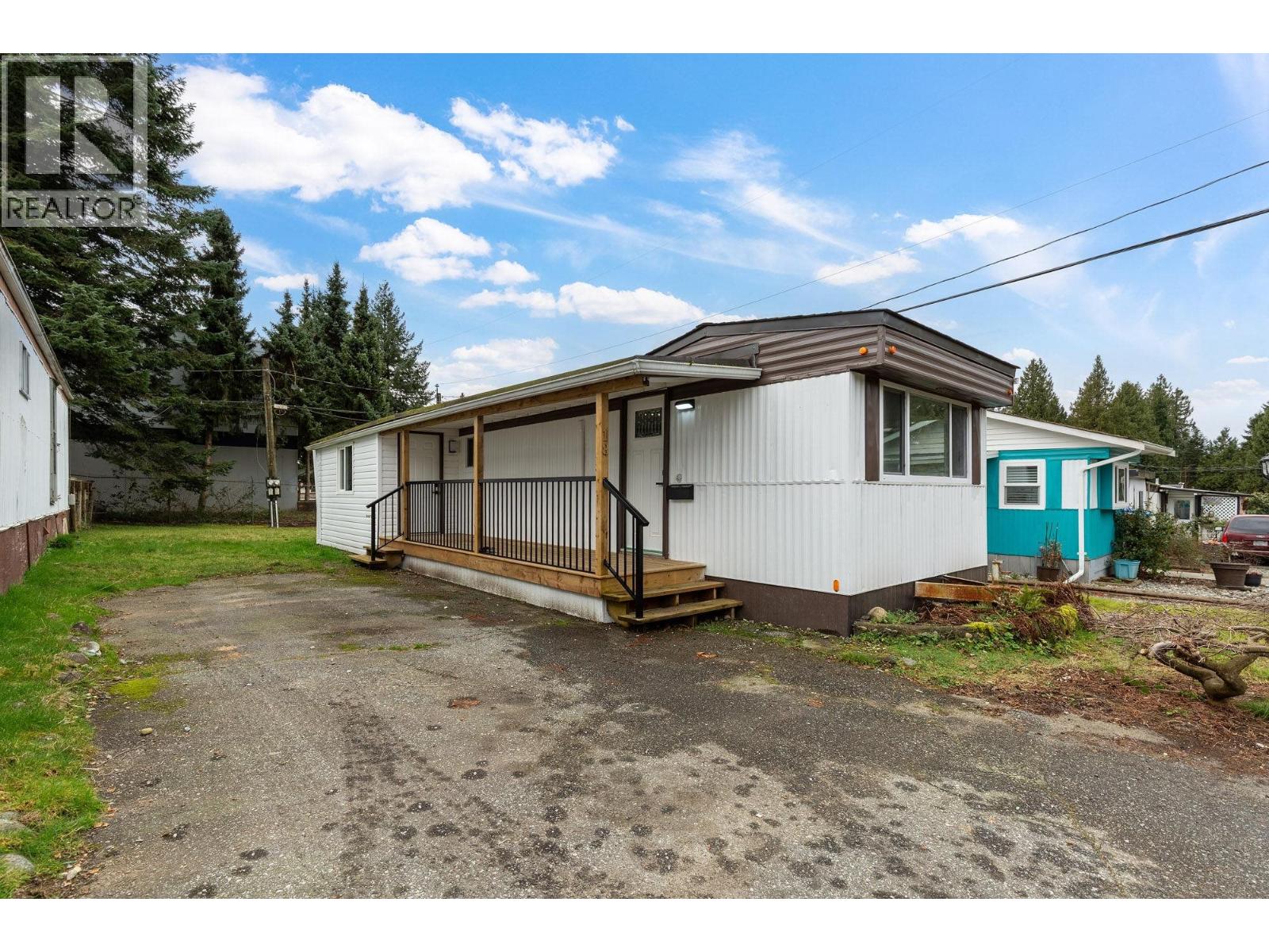 18 21163 Lougheed Highway, Maple Ridge, British Columbia  V2X 2R4 - Photo 2 - R3089789