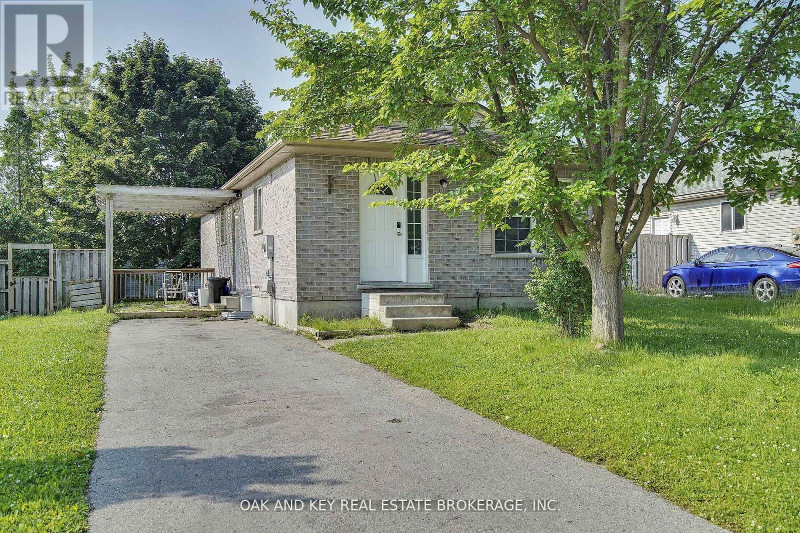 330 FLEMING DRIVE, London East, Ontario