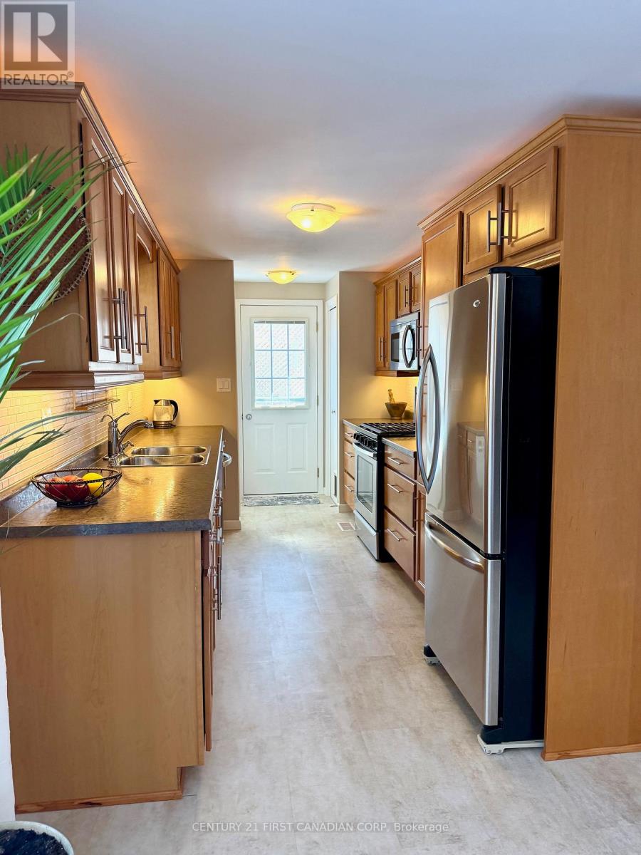 29 Maple Grove Court, South Huron, Ontario  N0M 1T0 - Photo 14 - X12788618