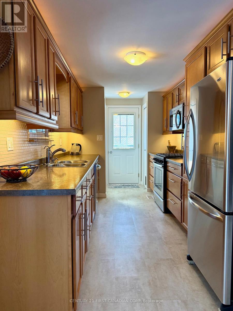 29 Maple Grove Court, South Huron, Ontario  N0M 1T0 - Photo 15 - X12788618