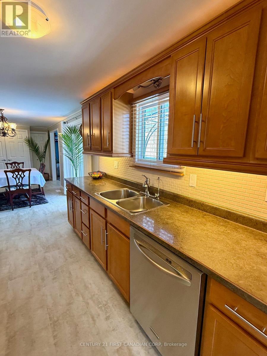 29 Maple Grove Court, South Huron, Ontario  N0M 1T0 - Photo 16 - X12788618