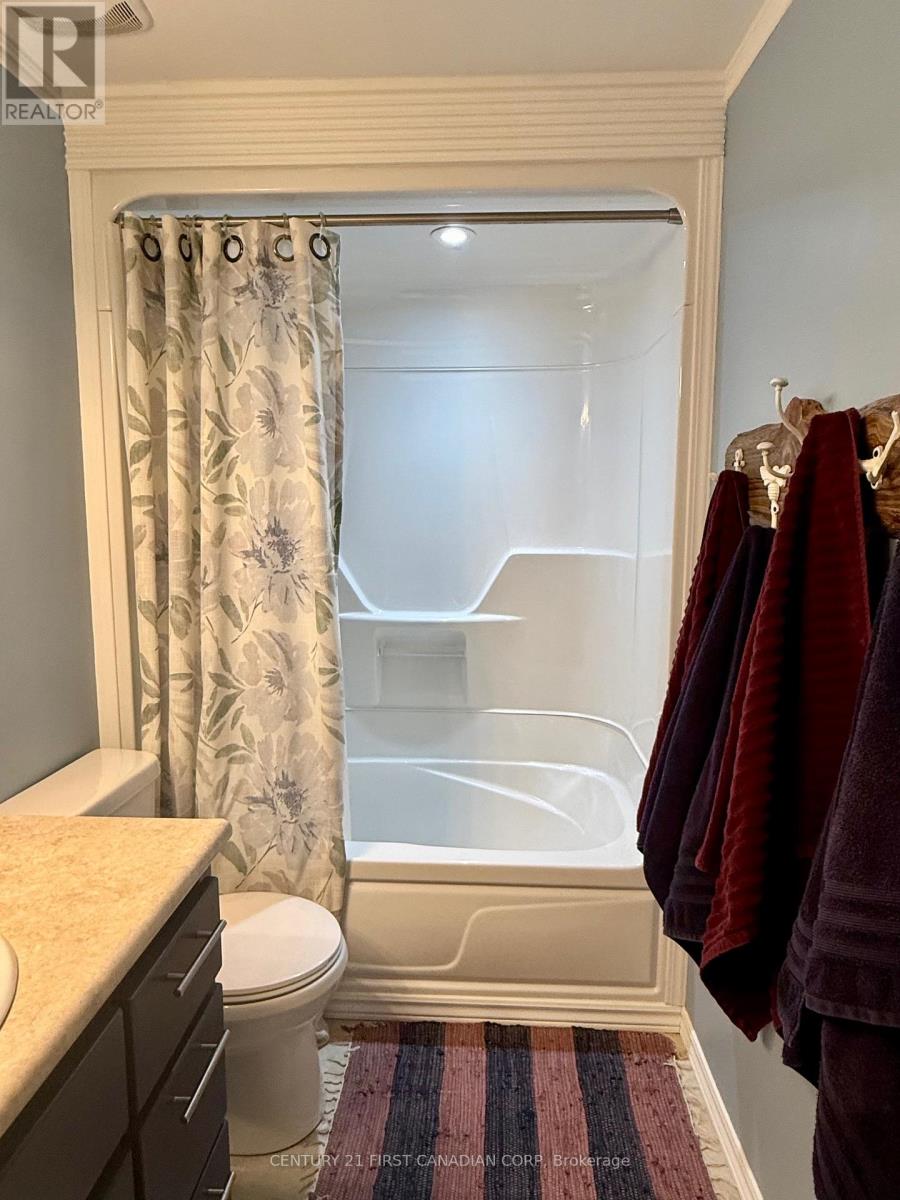 29 Maple Grove Court, South Huron, Ontario  N0M 1T0 - Photo 27 - X12788618