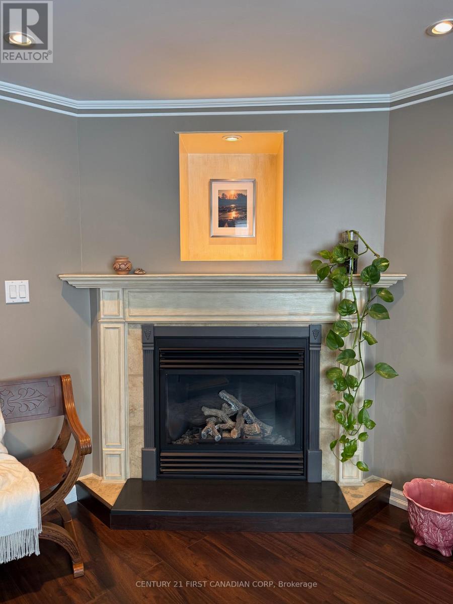 29 Maple Grove Court, South Huron, Ontario  N0M 1T0 - Photo 5 - X12788618