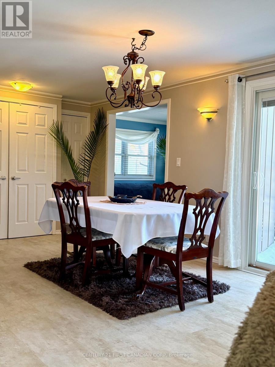 29 Maple Grove Court, South Huron, Ontario  N0M 1T0 - Photo 9 - X12788618