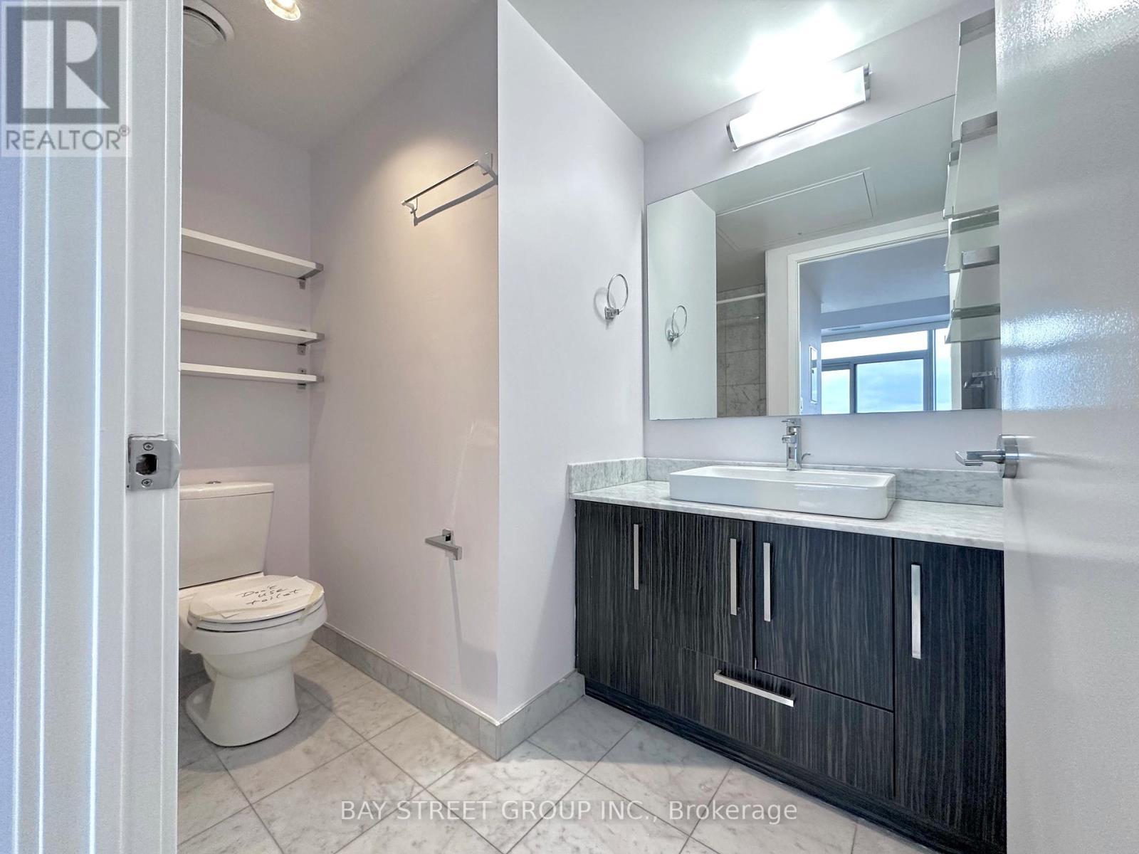 3704 - 12 York Street, Toronto (Waterfront Communities), Ontario  M5J 0A9 - Photo 15 - C12784588