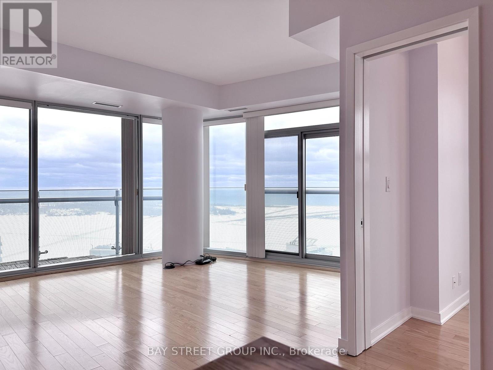 3704 - 12 York Street, Toronto (Waterfront Communities), Ontario  M5J 0A9 - Photo 31 - C12784588