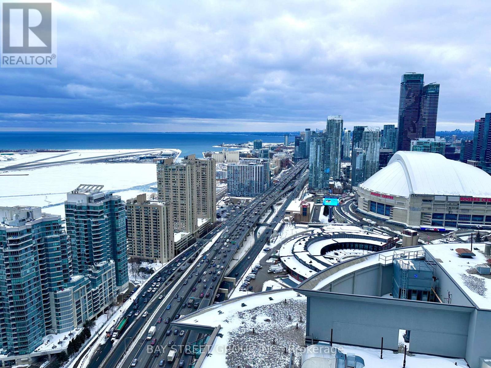 3704 - 12 York Street, Toronto (Waterfront Communities), Ontario  M5J 0A9 - Photo 32 - C12784588