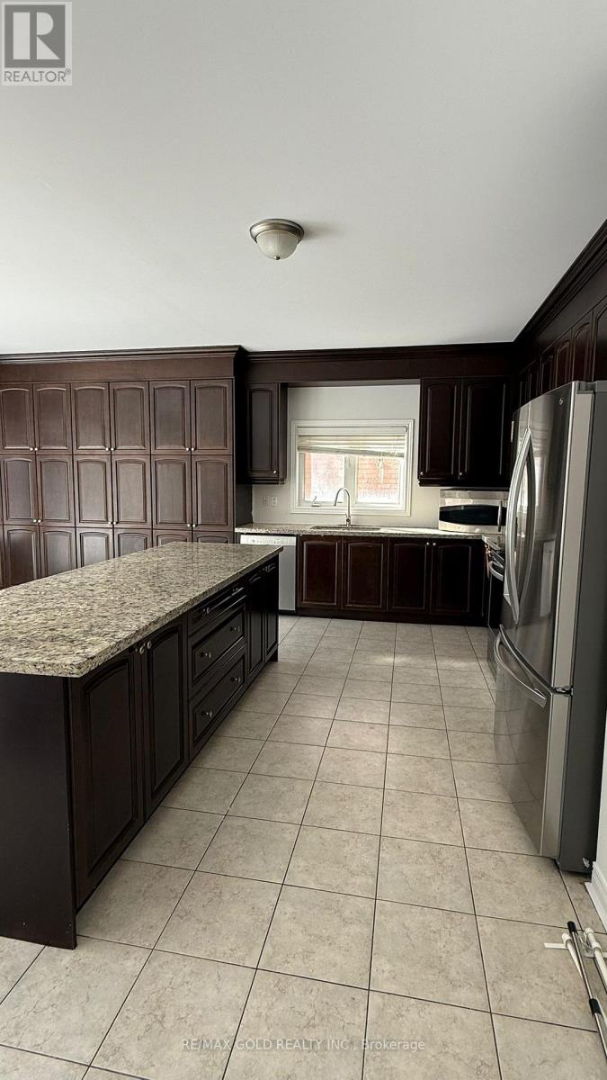 29 Attraction Drive, Brampton, Ontario  L6Y 2Z8 - Photo 7 - W12772192