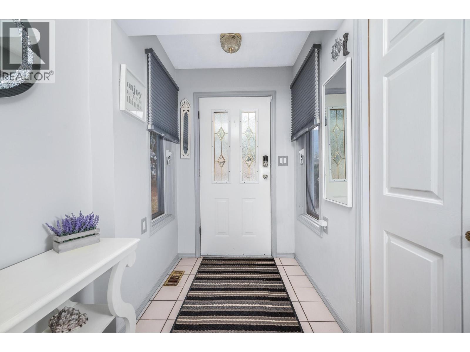 5964 Star Road, Vernon, British Columbia  V1B 3P4 - Photo 6 - 10375395