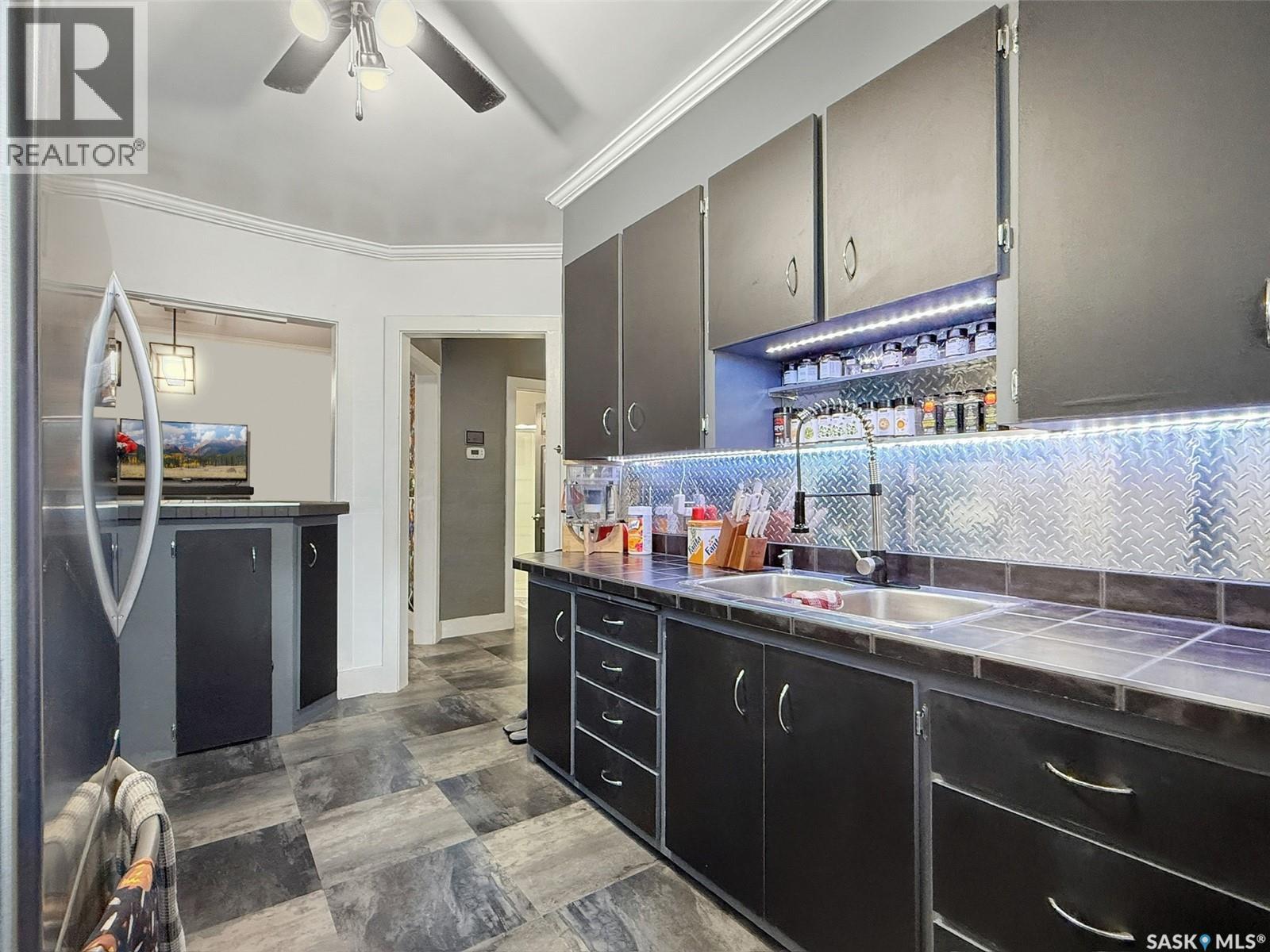 236 7th Avenue Nw, Swift Current, Saskatchewan  S9H 0Y8 - Photo 4 - SK026477