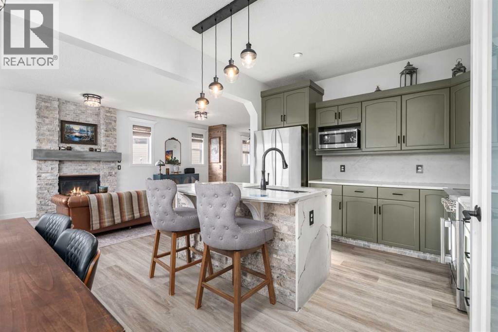 18 Cimarron Grove Bay, Okotoks, Alberta  T1S 2H3 - Photo 5 - A2270676