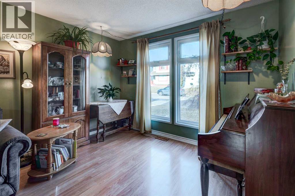 59 Erin Woods Place Se, Calgary, Alberta  T2B 2W5 - Photo 6 - A2286289