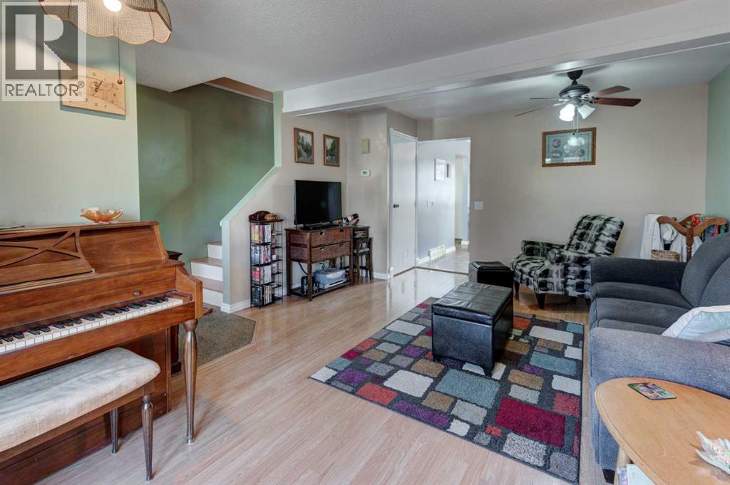 59 Erin Woods Place Se, Calgary, Alberta  T2B 2W5 - Photo 7 - A2286289