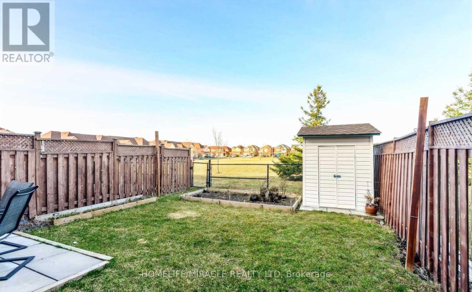 48 Stirrup Court, Brampton, Ontario  L6X 5A2 - Photo 4 - W12788608