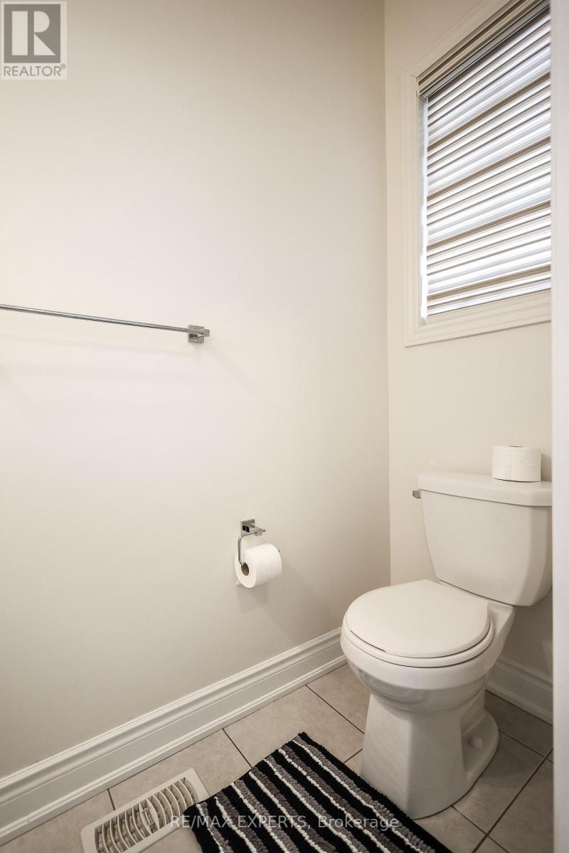 27 Hogan Manor Drive, Brampton, Ontario  L7A 4V3 - Photo 22 - W12788628