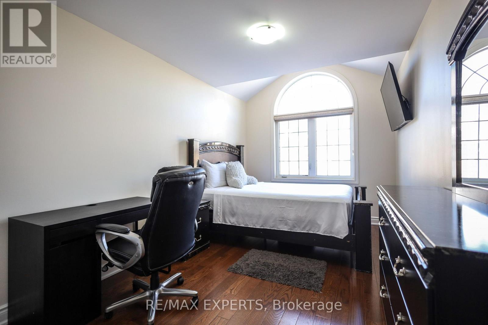 27 Hogan Manor Drive, Brampton, Ontario  L7A 4V3 - Photo 26 - W12788628