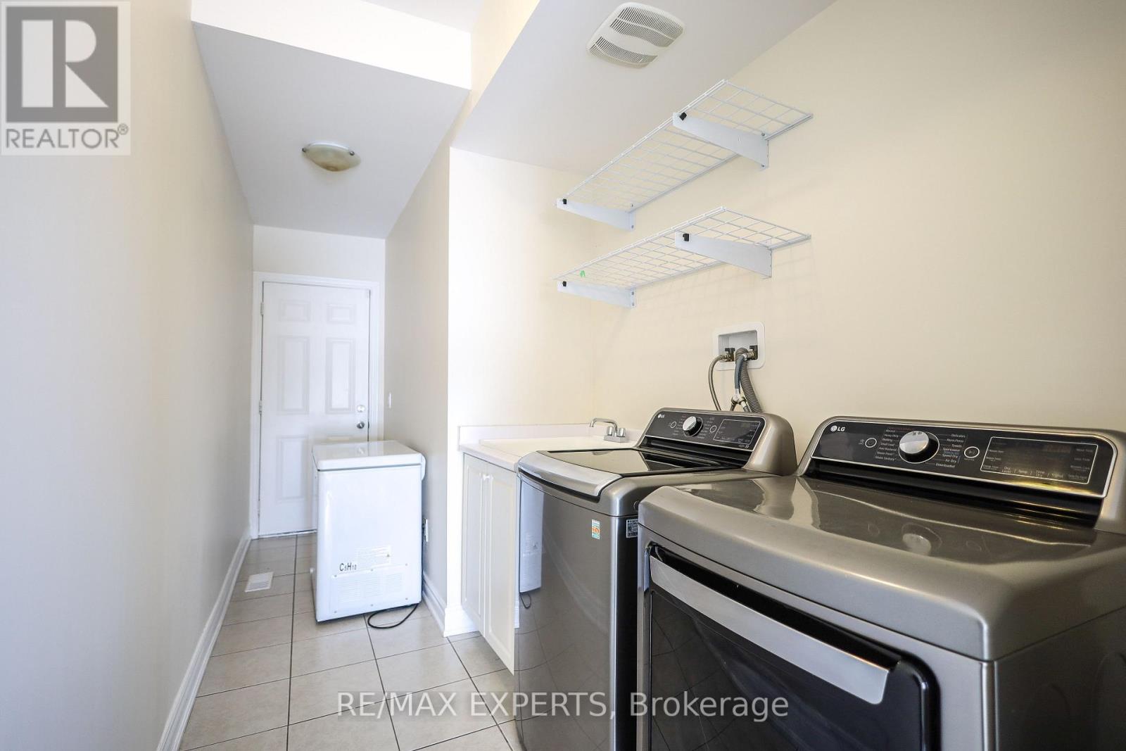 27 Hogan Manor Drive, Brampton, Ontario  L7A 4V3 - Photo 39 - W12788628