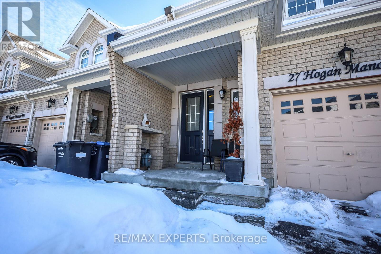 27 Hogan Manor Drive, Brampton, Ontario  L7A 4V3 - Photo 4 - W12788628