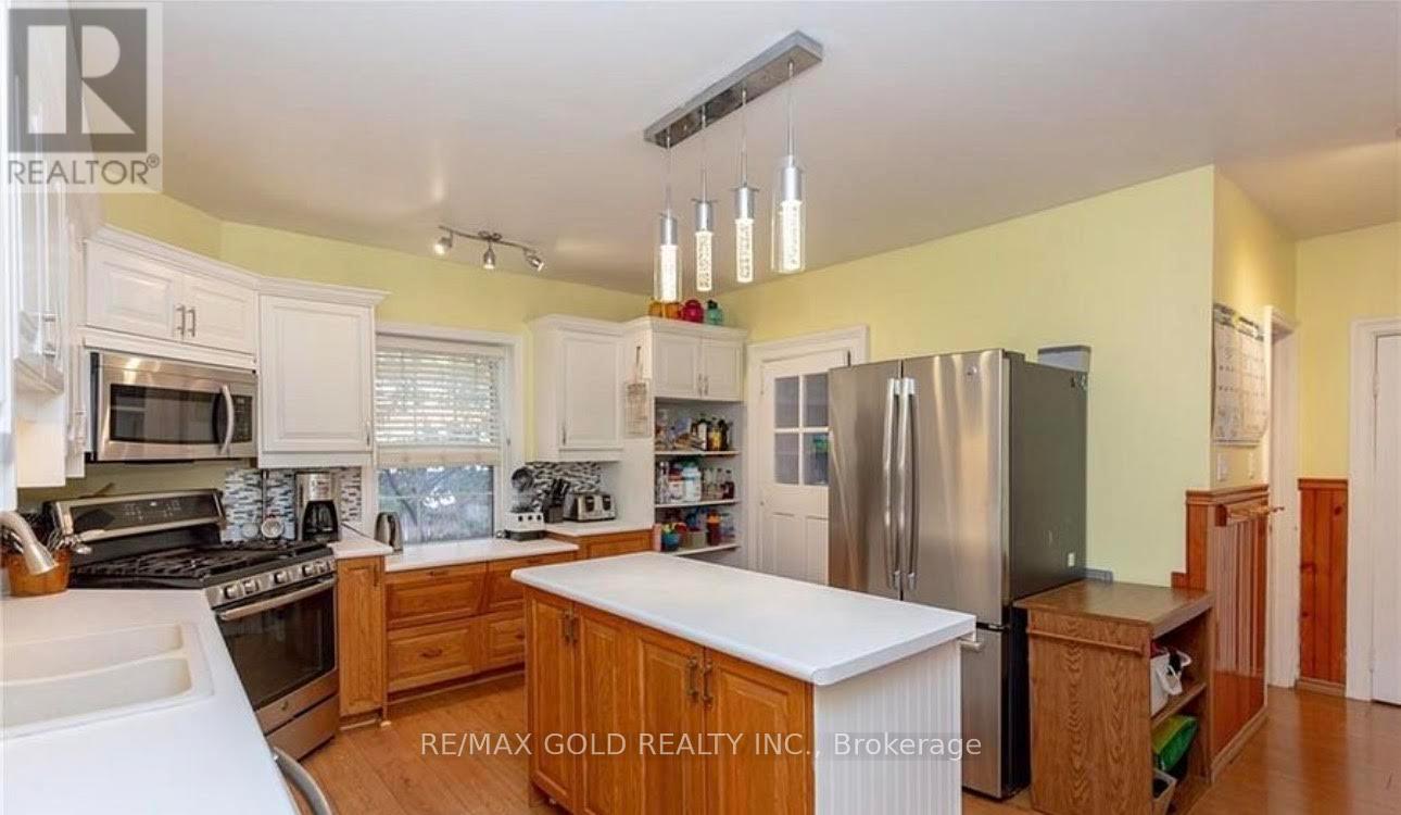 35 William Street, St. Thomas, Ontario  N5R 3H1 - Photo 2 - X12788620