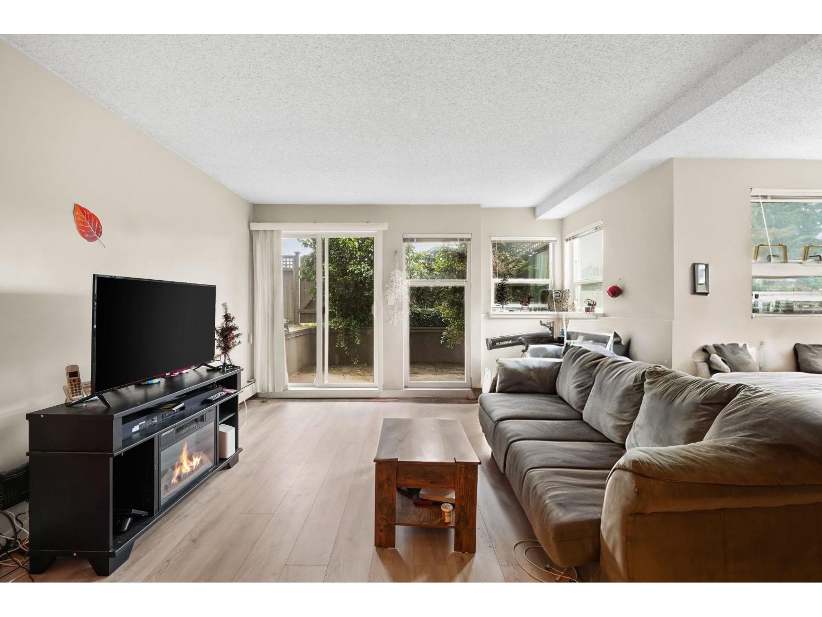 3 1870 E Southmere Crescent, Surrey, British Columbia  V4A 7A3 - Photo 3 - R3088561