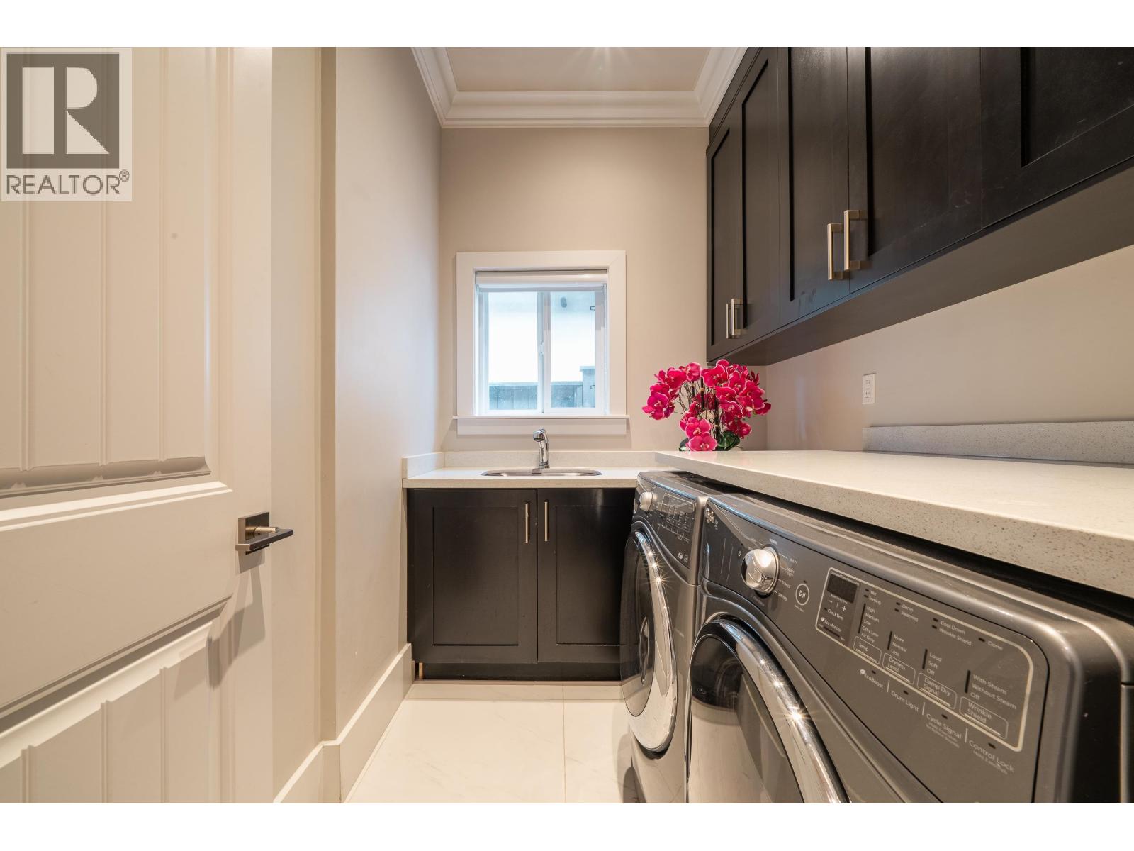 Listing Picture 34 of 39 : 9240 CHAPMOND CRESCENT, Richmond / 烈治文 - 魯藝地產 Yvonne Lu Group - MLS Medallion Club Member