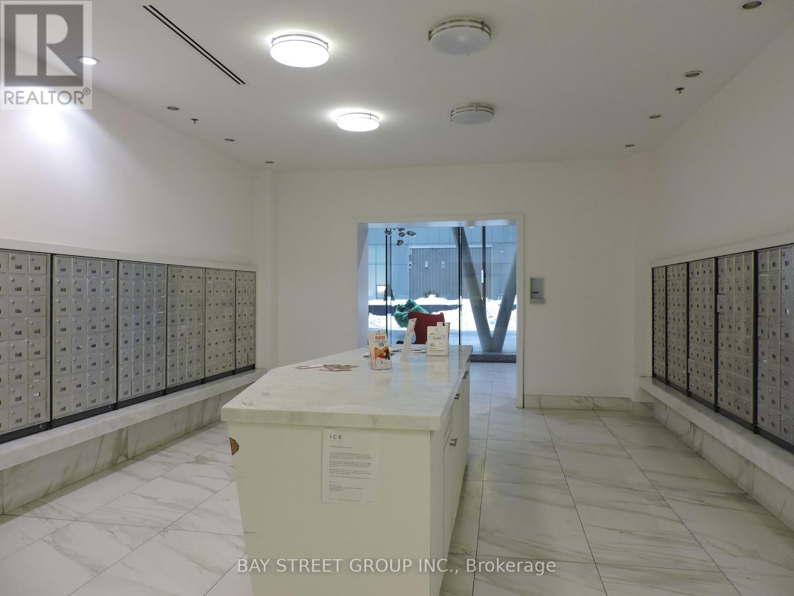 3704 - 12 York Street, Toronto (Waterfront Communities), Ontario  M5J 0A9 - Photo 47 - C12784588