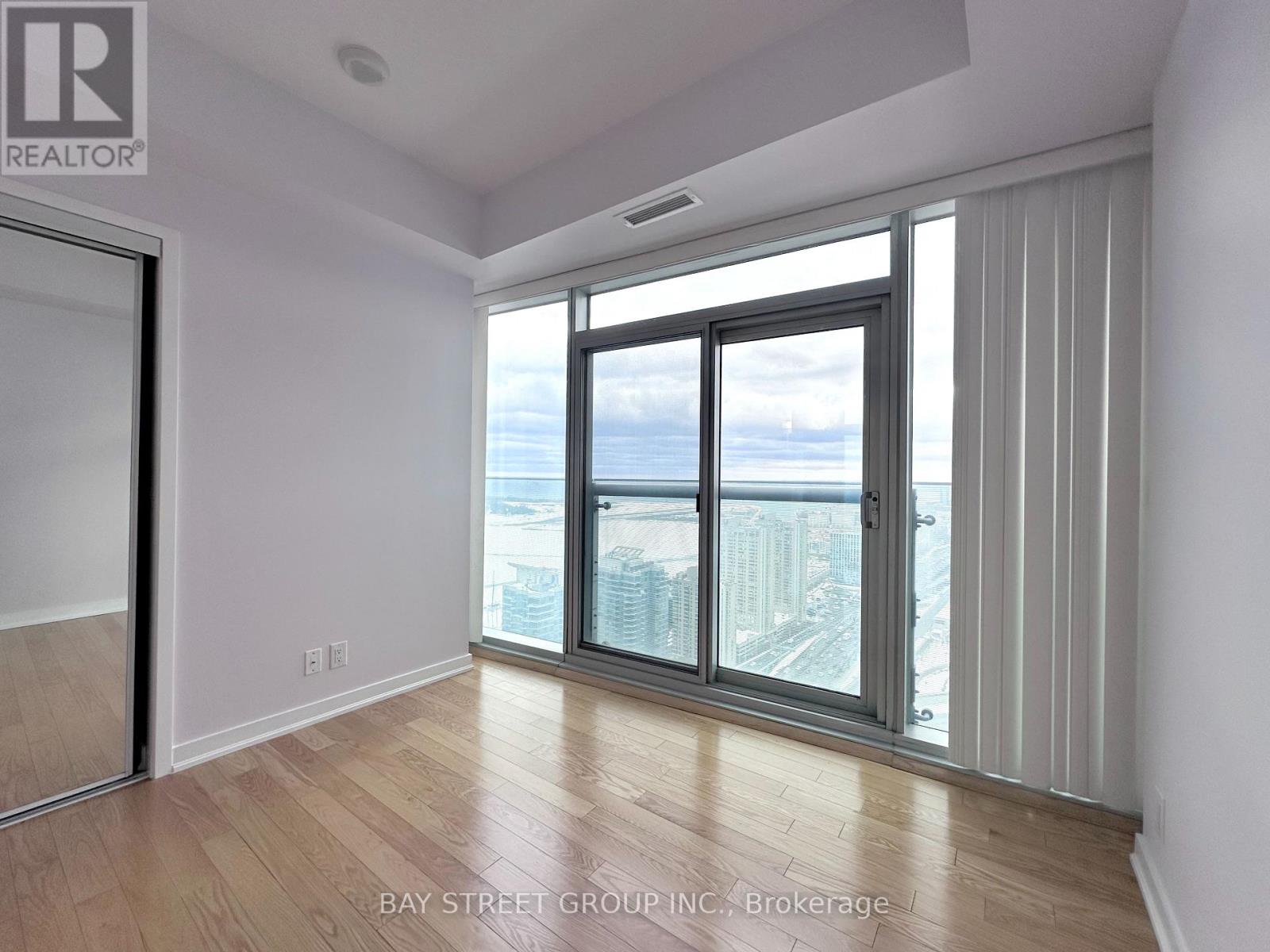 3704 - 12 York Street, Toronto (Waterfront Communities), Ontario  M5J 0A9 - Photo 10 - C12784588