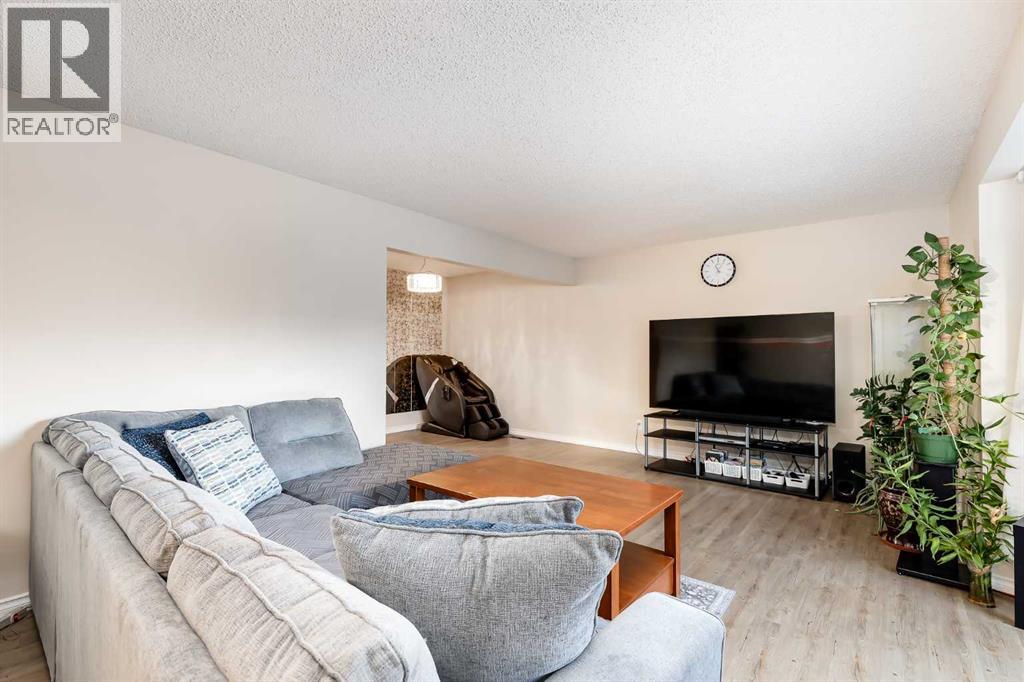 5611 Maidstone Crescent Ne, Calgary, Alberta  T2A 4C3 - Photo 2 - A2282564