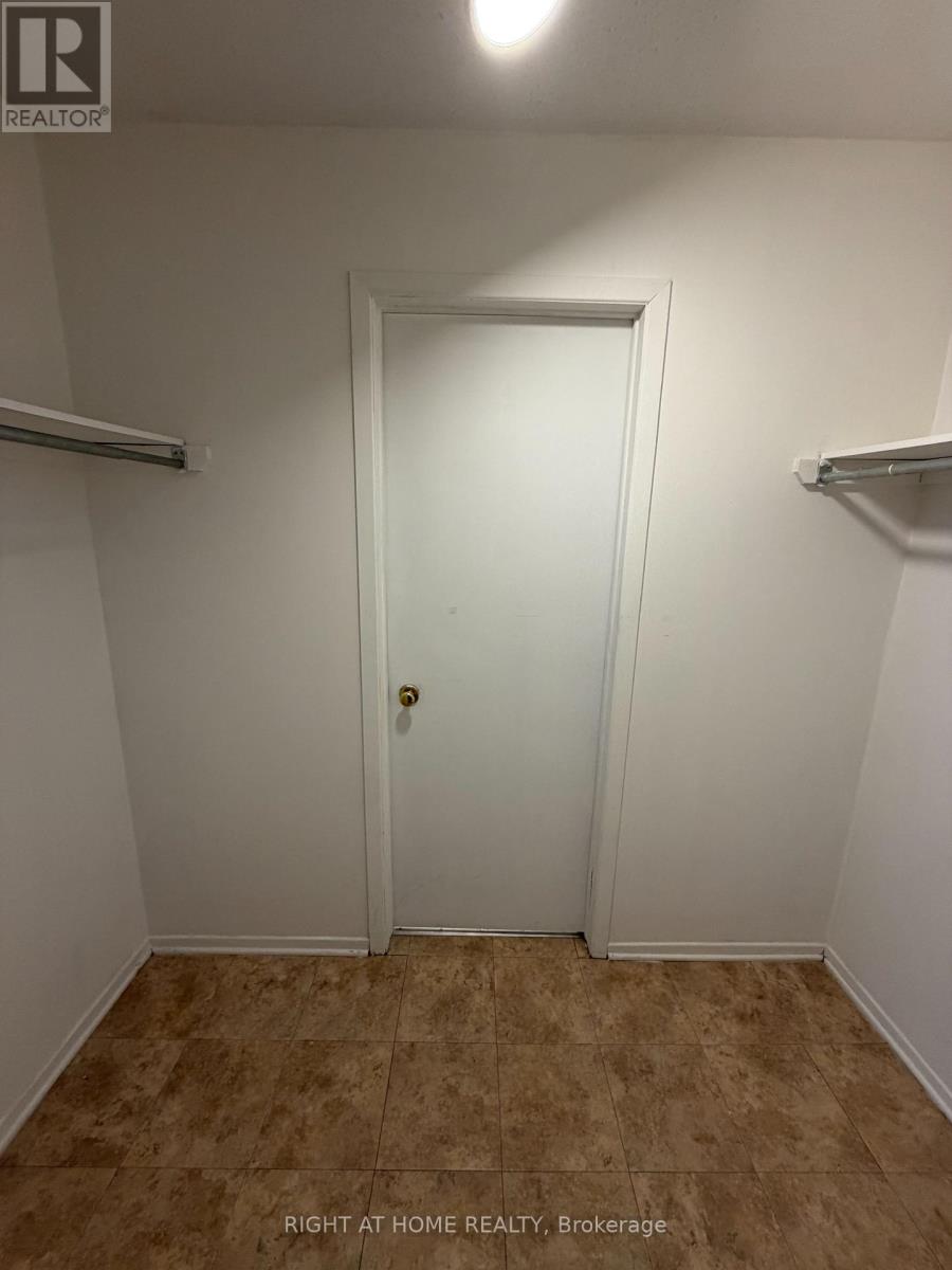 E - 1033 Cummings Avenue, Ottawa, Ontario  K1J 9K6 - Photo 11 - X12438912