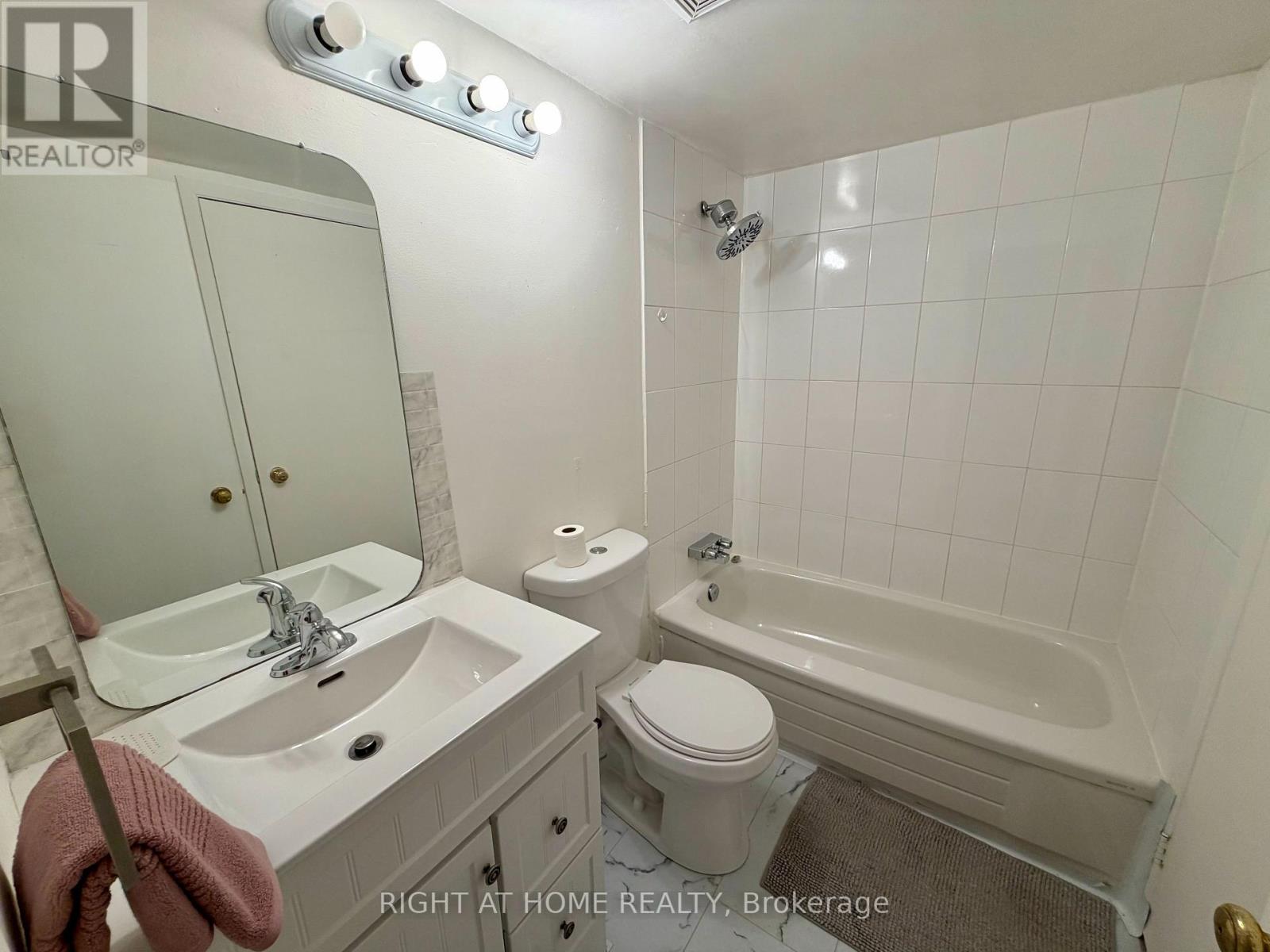 E - 1033 Cummings Avenue, Ottawa, Ontario  K1J 9K6 - Photo 8 - X12438912