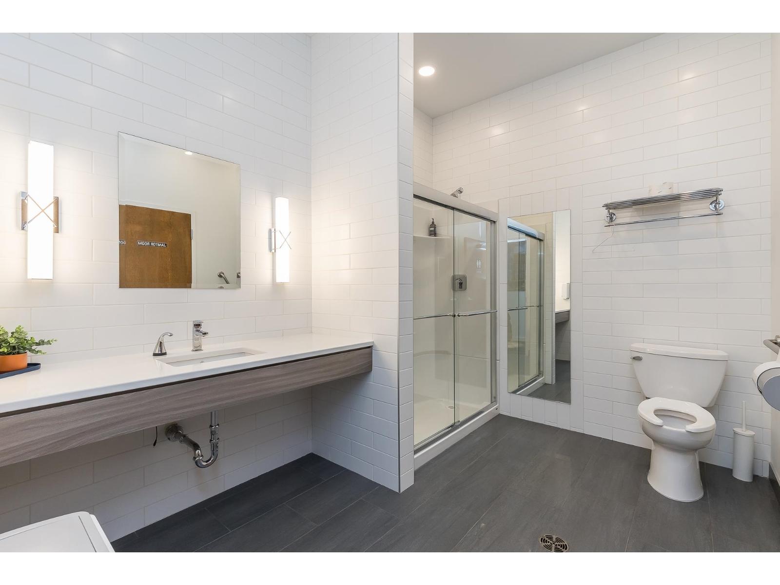 105 & 205 43995 Progress Way, West Chilliwack, Chilliwack, British Columbia  V2R 0E6 - Photo 23 - C8076208