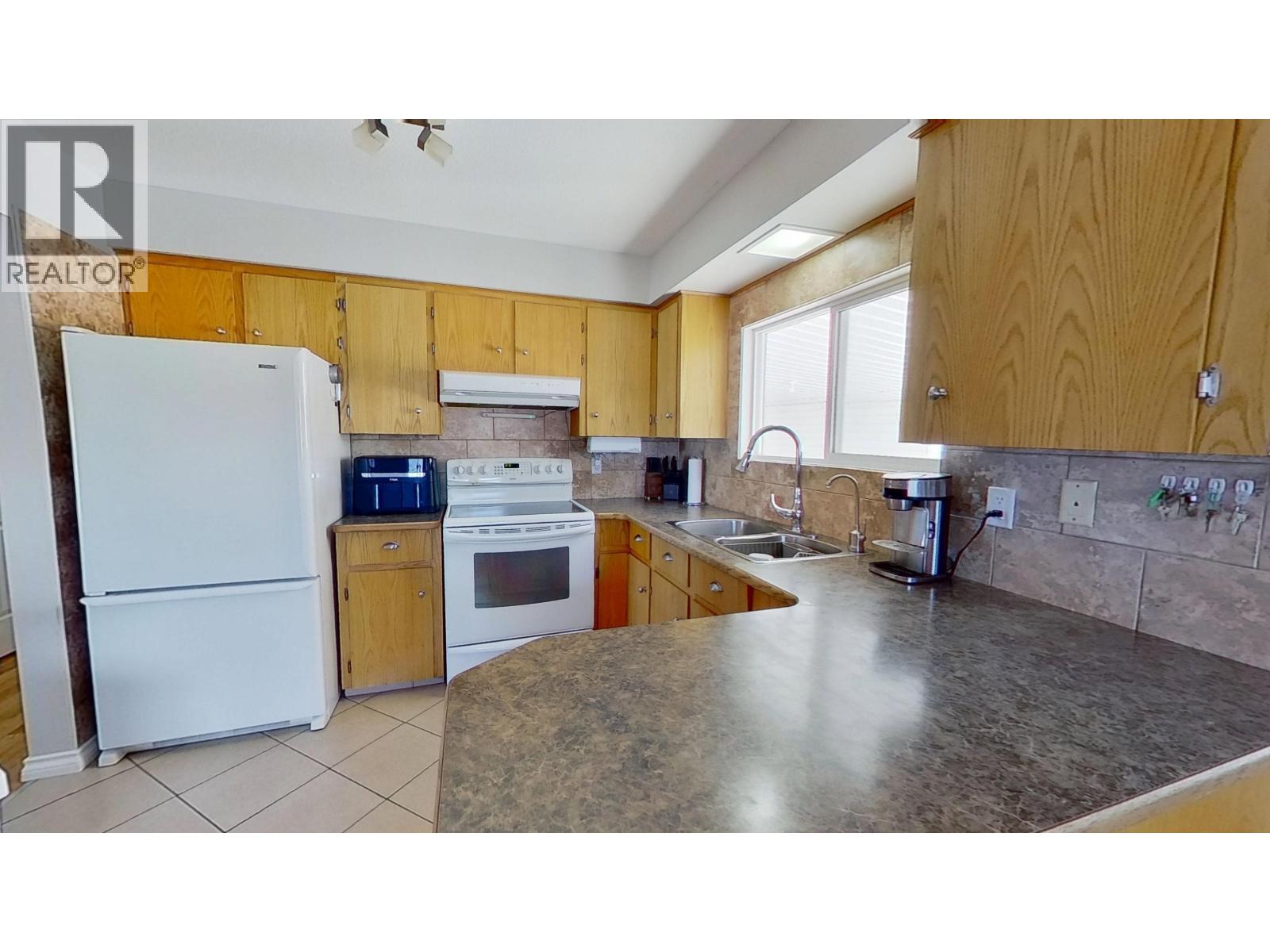 9507 104 Avenue, Fort St. John, British Columbia  V1J 2J8 - Photo 12 - R3089873