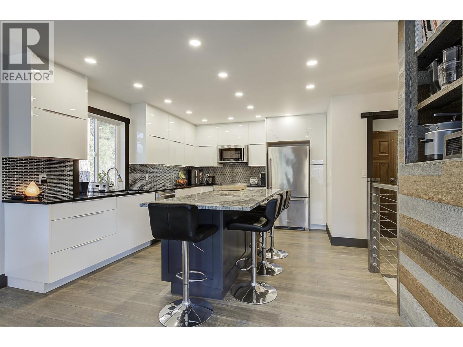 2094 Tomat Avenue, Kelowna, British Columbia  V1Z 3J2 - Photo 5 - 10375728