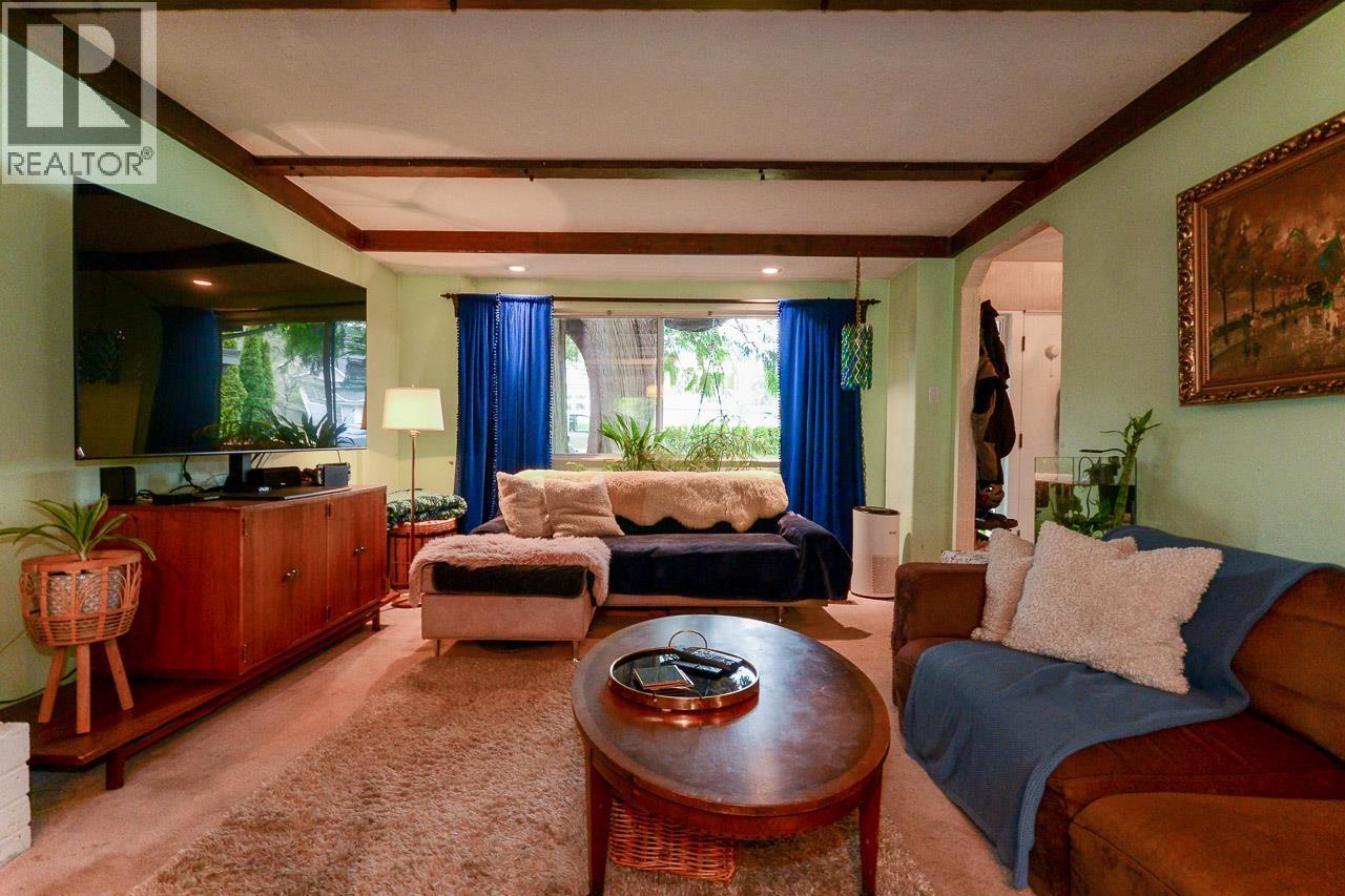 1733 Ross Road, North Vancouver, British Columbia  V7J 1V8 - Photo 8 - R3089413