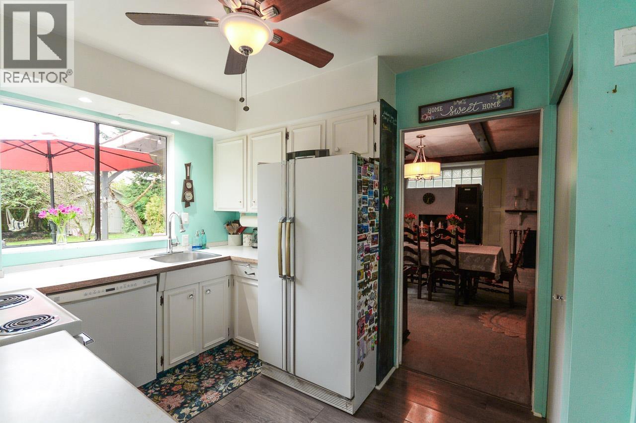 1733 Ross Road, North Vancouver, British Columbia  V7J 1V8 - Photo 11 - R3089413