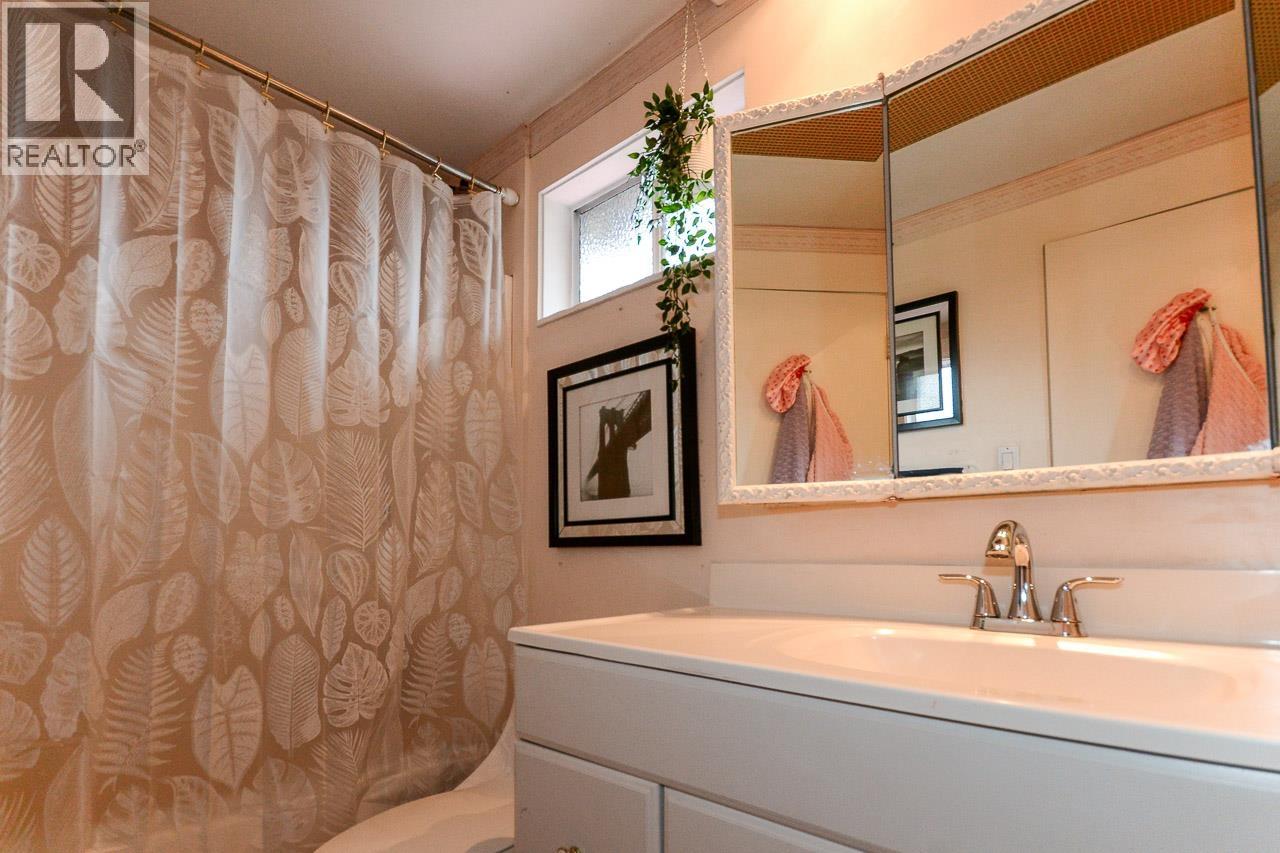 1733 Ross Road, North Vancouver, British Columbia  V7J 1V8 - Photo 9 - R3089413