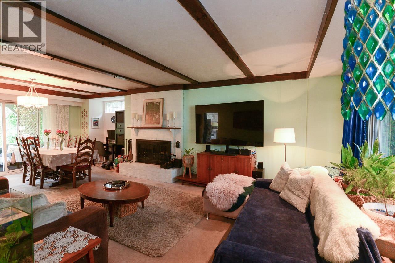 1733 Ross Road, North Vancouver, British Columbia  V7J 1V8 - Photo 10 - R3089413